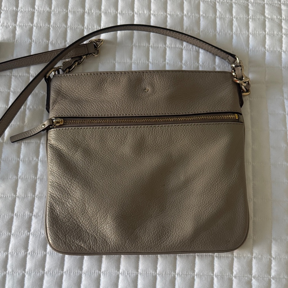 Elegant Tan Leather Crossbody Bag